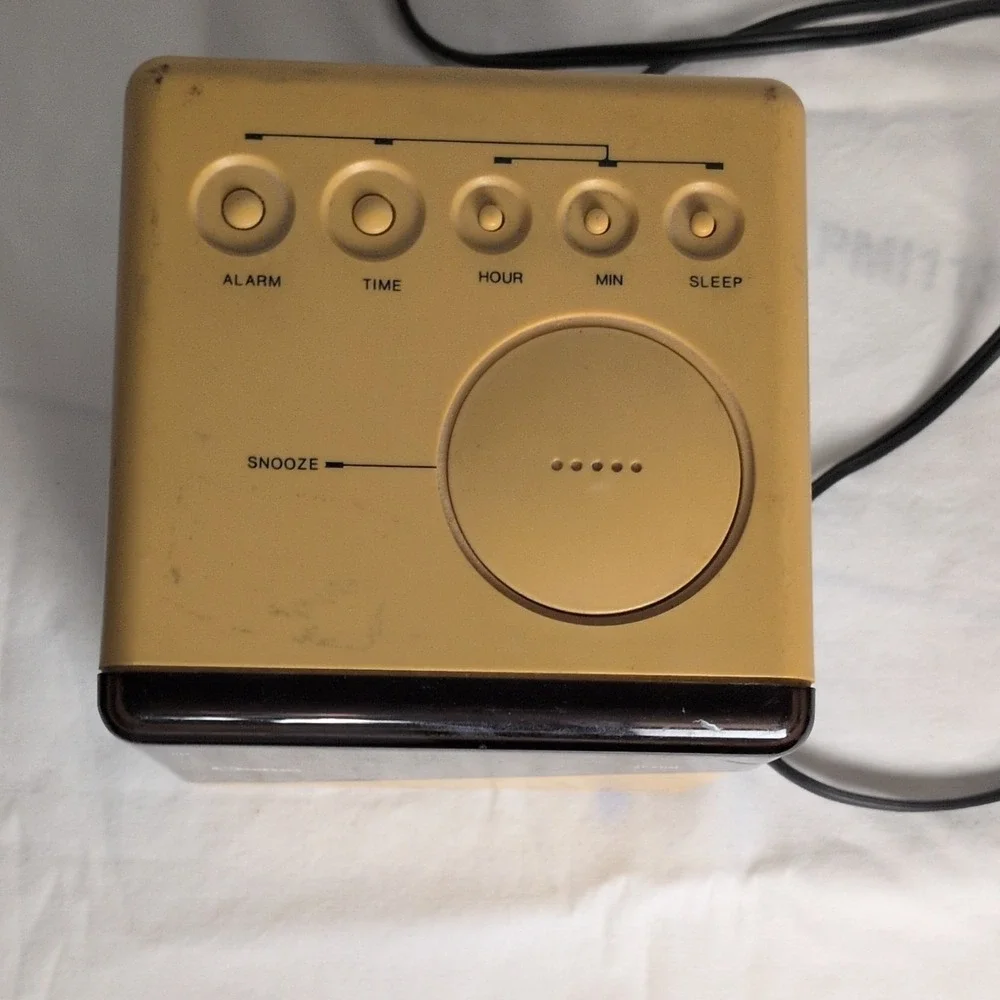 Vintage Cube Alarm Clock Radio Retro Digital Cosmo CR-2501